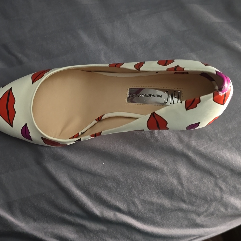 INC lips heels - Picture 3 of 4